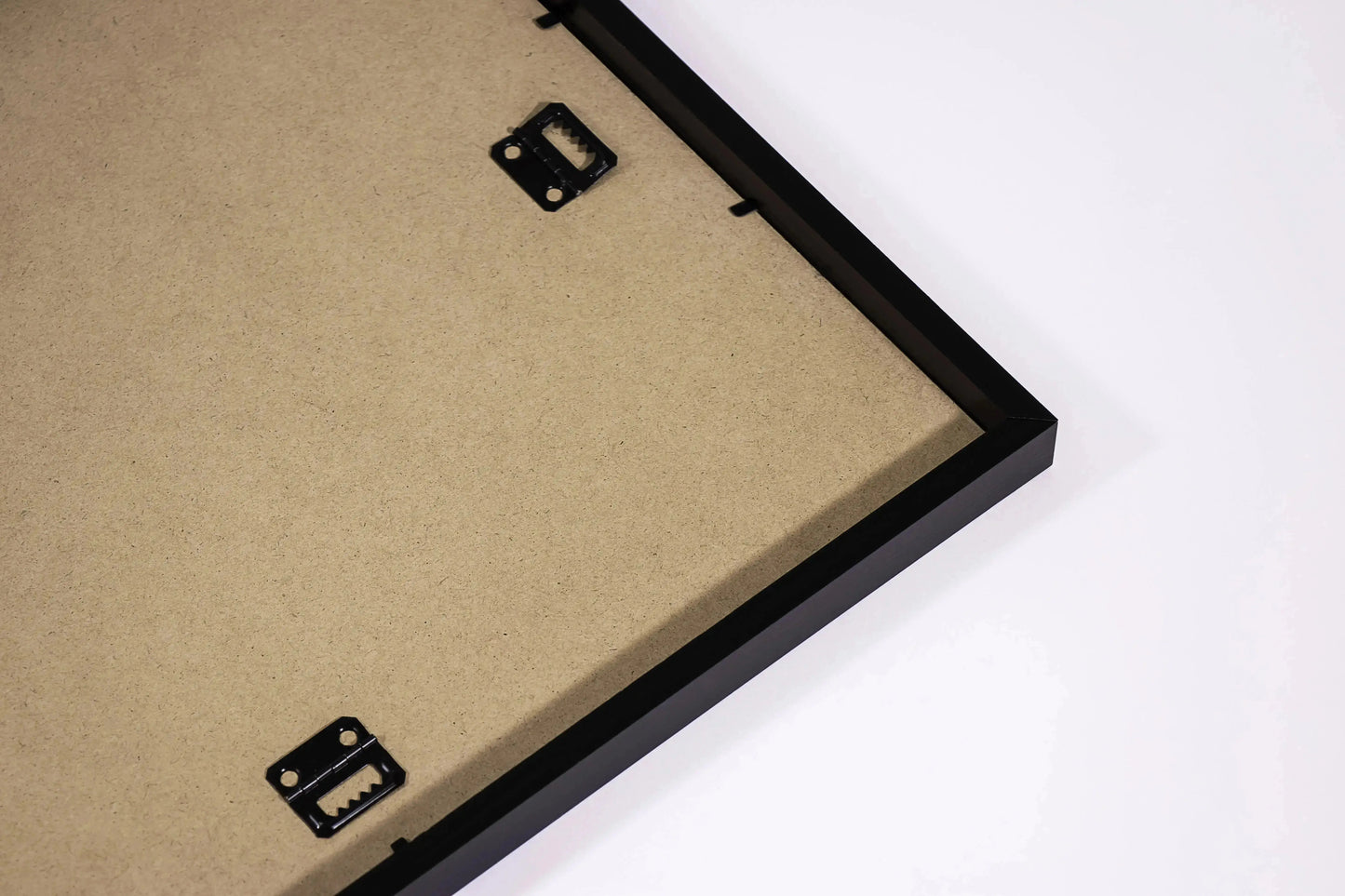 Aperçu des fixations au dos du cadre.