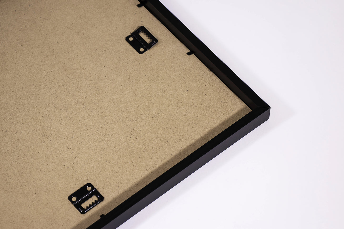 Aperçu des fixations au dos du cadre.