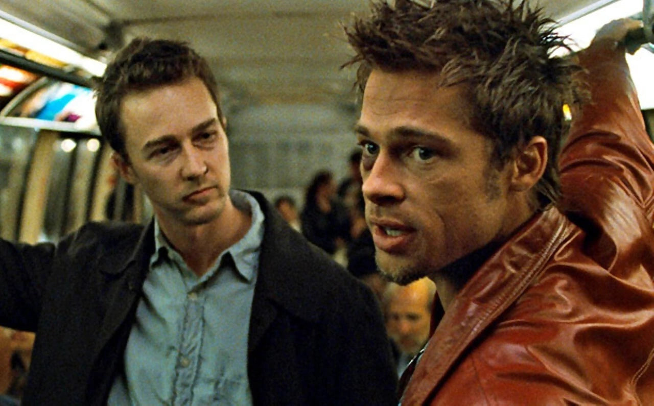 Image du film Fight Club avec Brad Pitt à droite et Edward Norton à gauche.