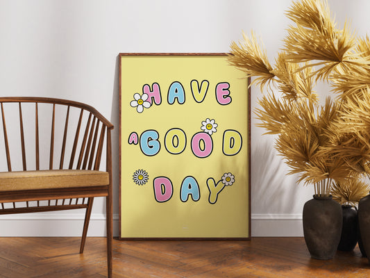Affiche encadrée typographique avec le texte Have a good day de couleurs pastels sur fond jaune.