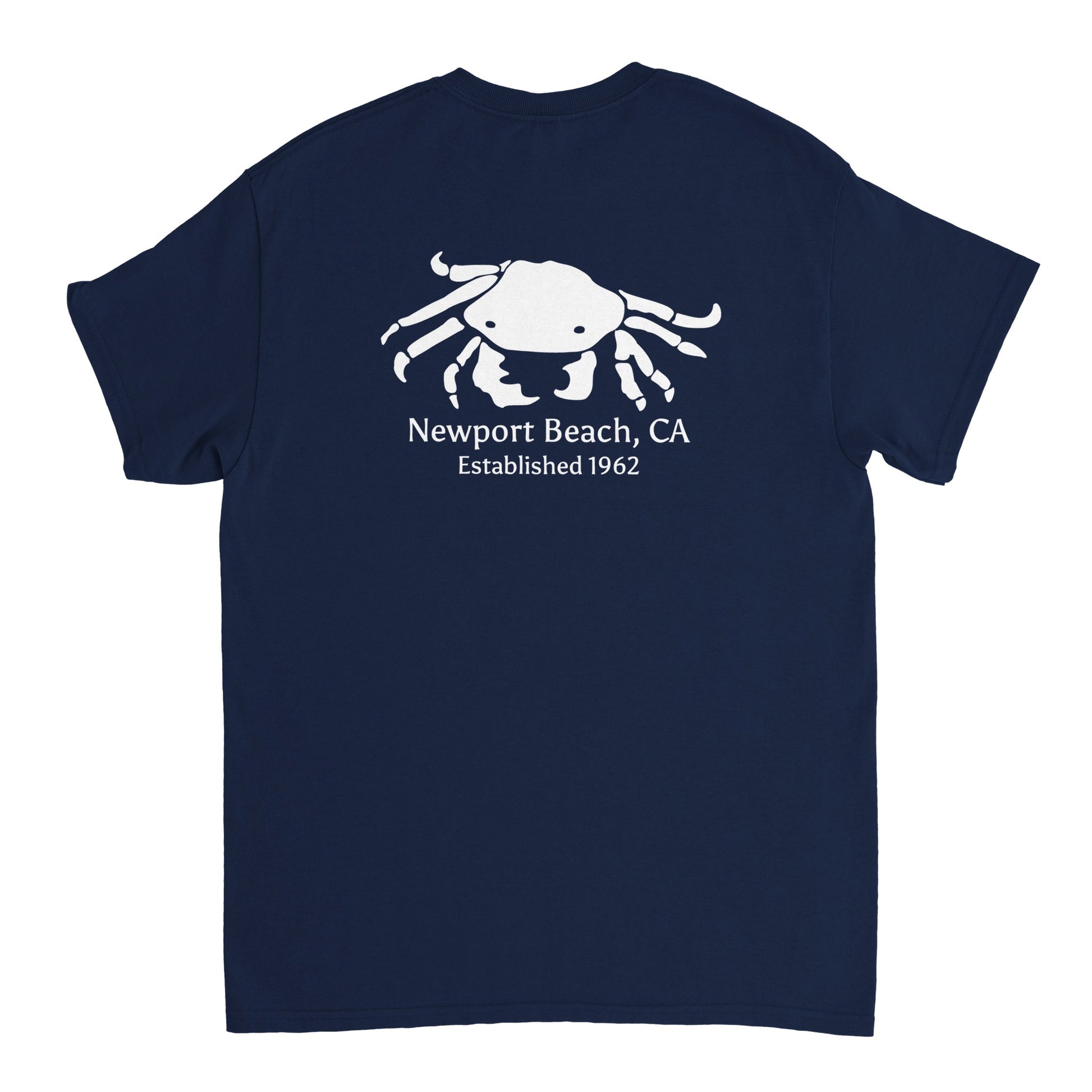 T-shirt bleu foncé du restaurant The Crab Shack dans la série Newport Beach.