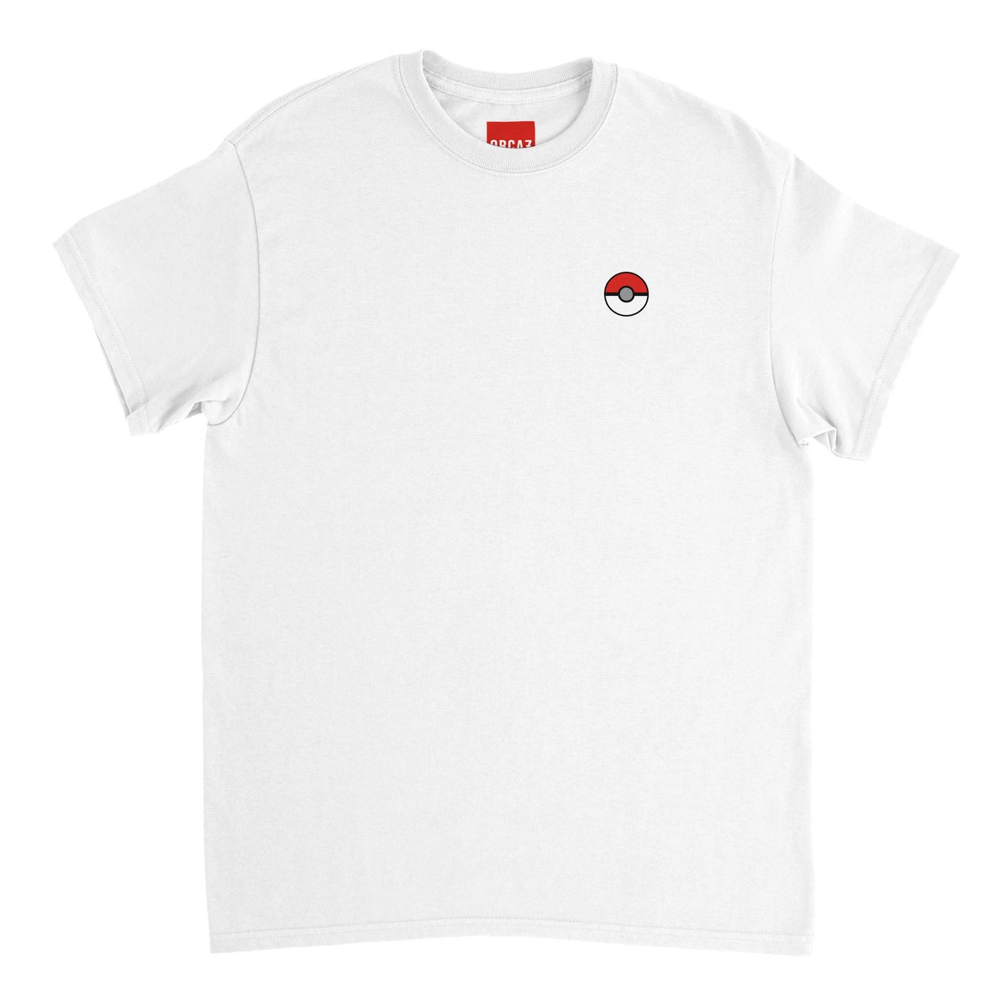 T-shirt blanc avec une Poké Ball imprimée sur le coeur.