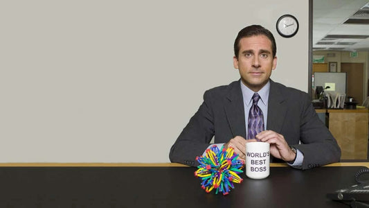 Michael Scott dans les bureaux de Dunder Mifflin.