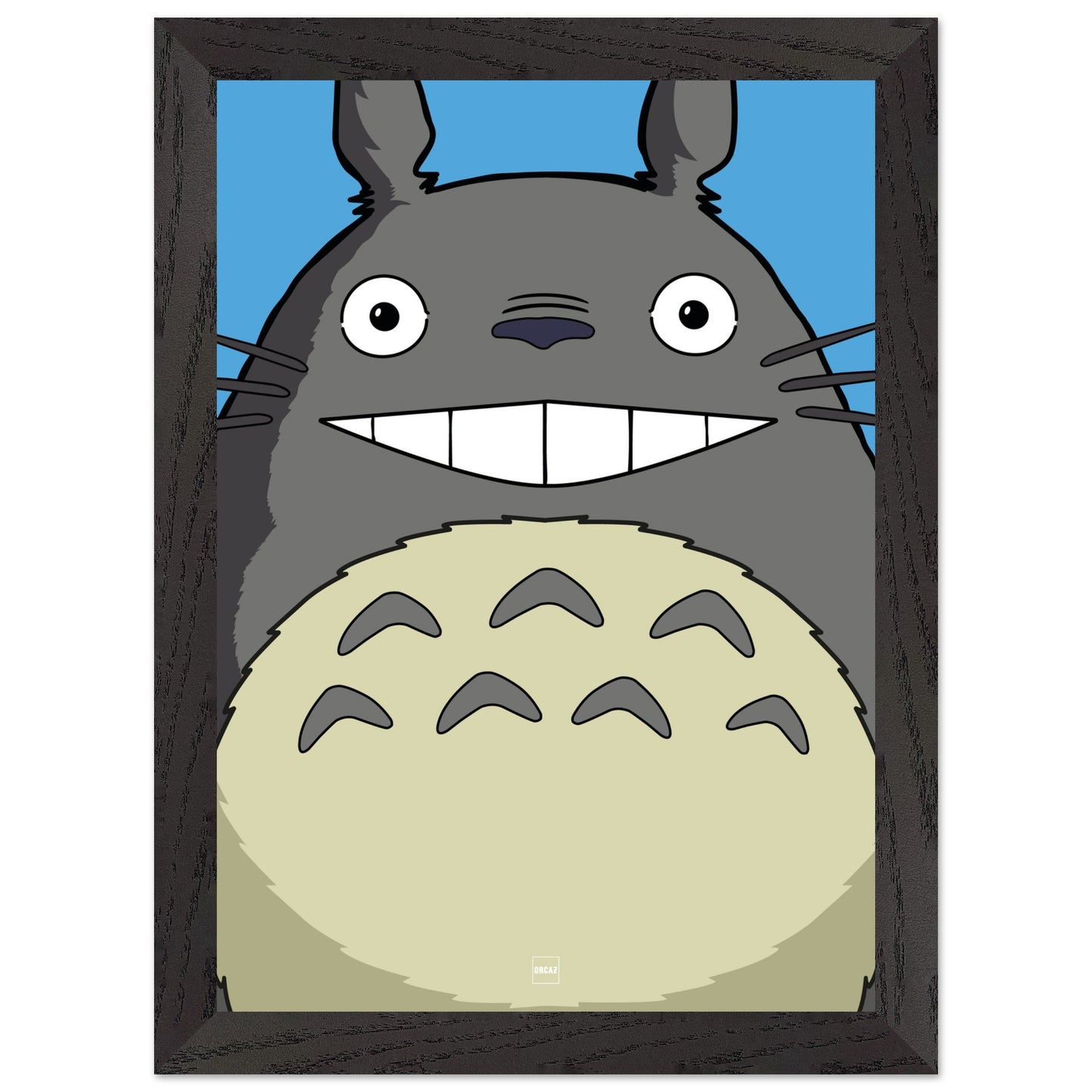 Affiche avec encadrement en bois du personnage Totoro en version minimaliste sur fond bleu ciel.