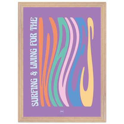 Affiche encadrée typographique sur le thème du surf avec des couleurs pastels.