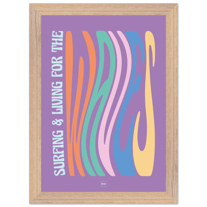Affiche encadrée typographique sur le thème du surf avec des couleurs pastels.