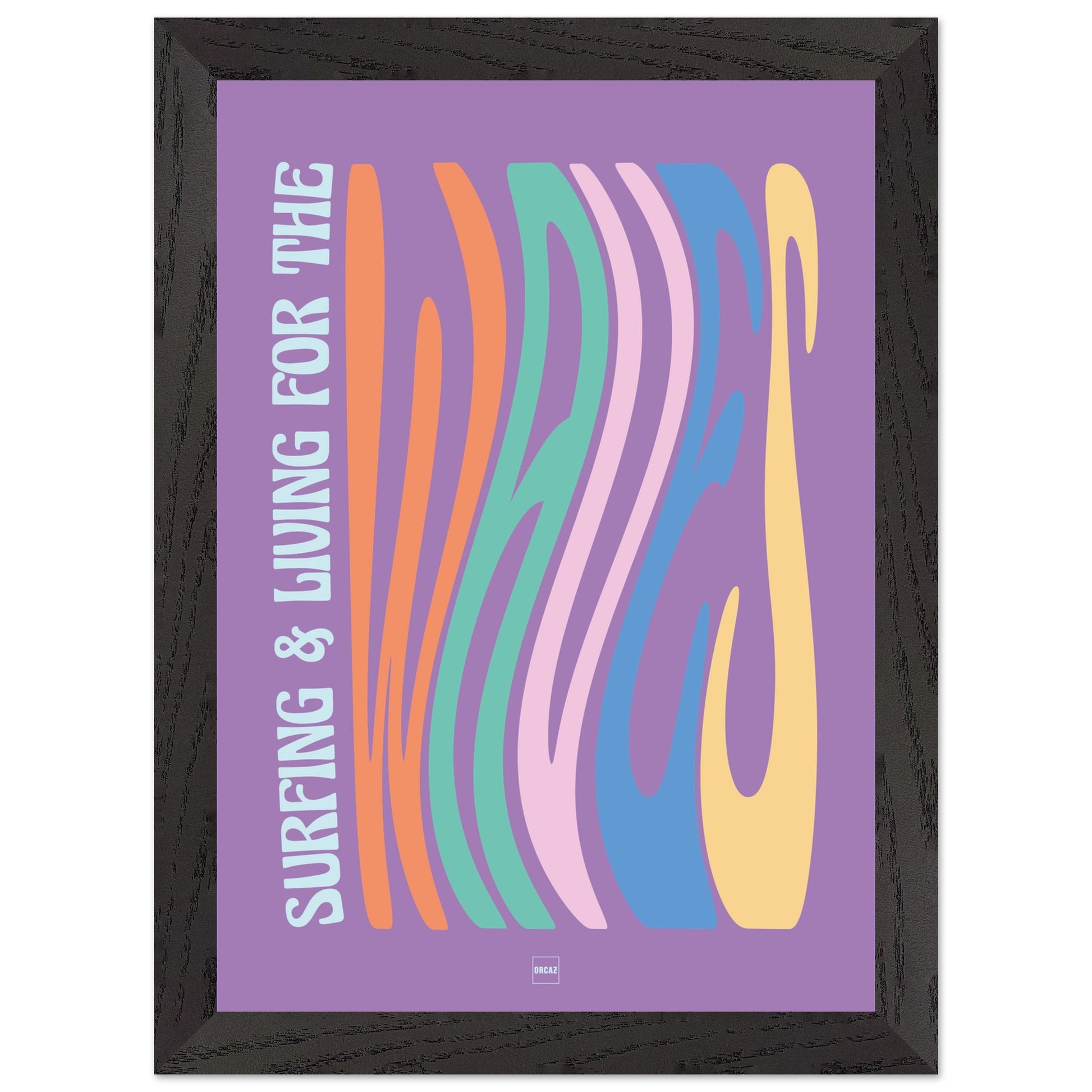 Affiche encadrée typographique sur le thème du surf avec des couleurs pastels.