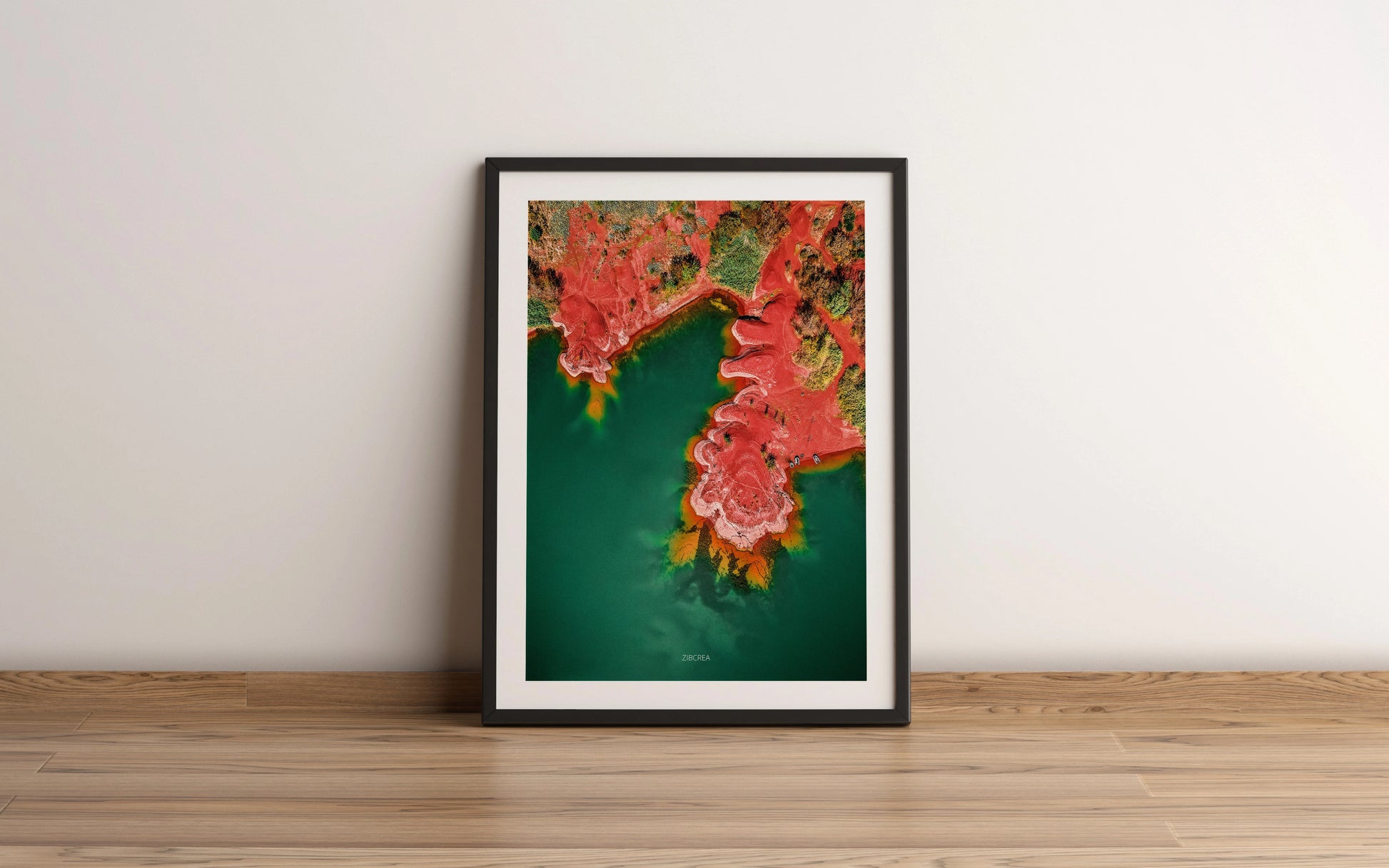 Photographie en drone du lac de Sagalou par Thomas Zilberdoukaten et encadrée par Orcaz Designs.