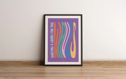 Affiche typographique aux couleurs pastels dans son cadre.