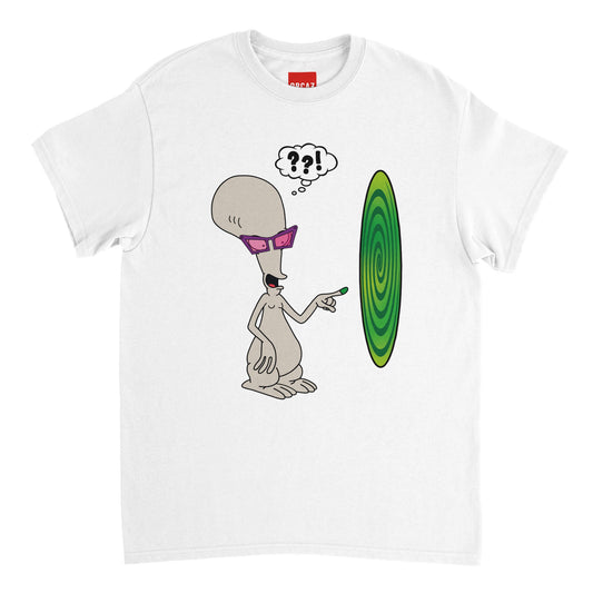 Tshirt blanc avec Roger de la série American Dad imprimé au centre.