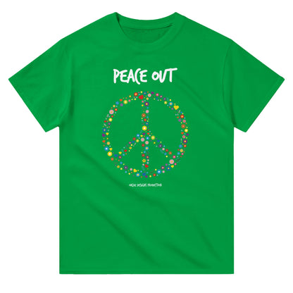 Tee shirt de couleur vert de la marque de streetwear Orcaz Designs avec le symbole peace and love dessiné à l'aide de fleurs multicolores