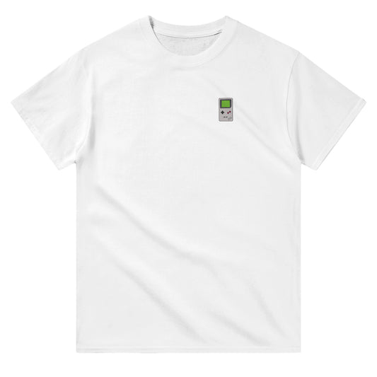 Tshirt blanc avec une petite Game Boy Nintendo originale illustrée et imprimée par Orcaz Designs sur le coeur