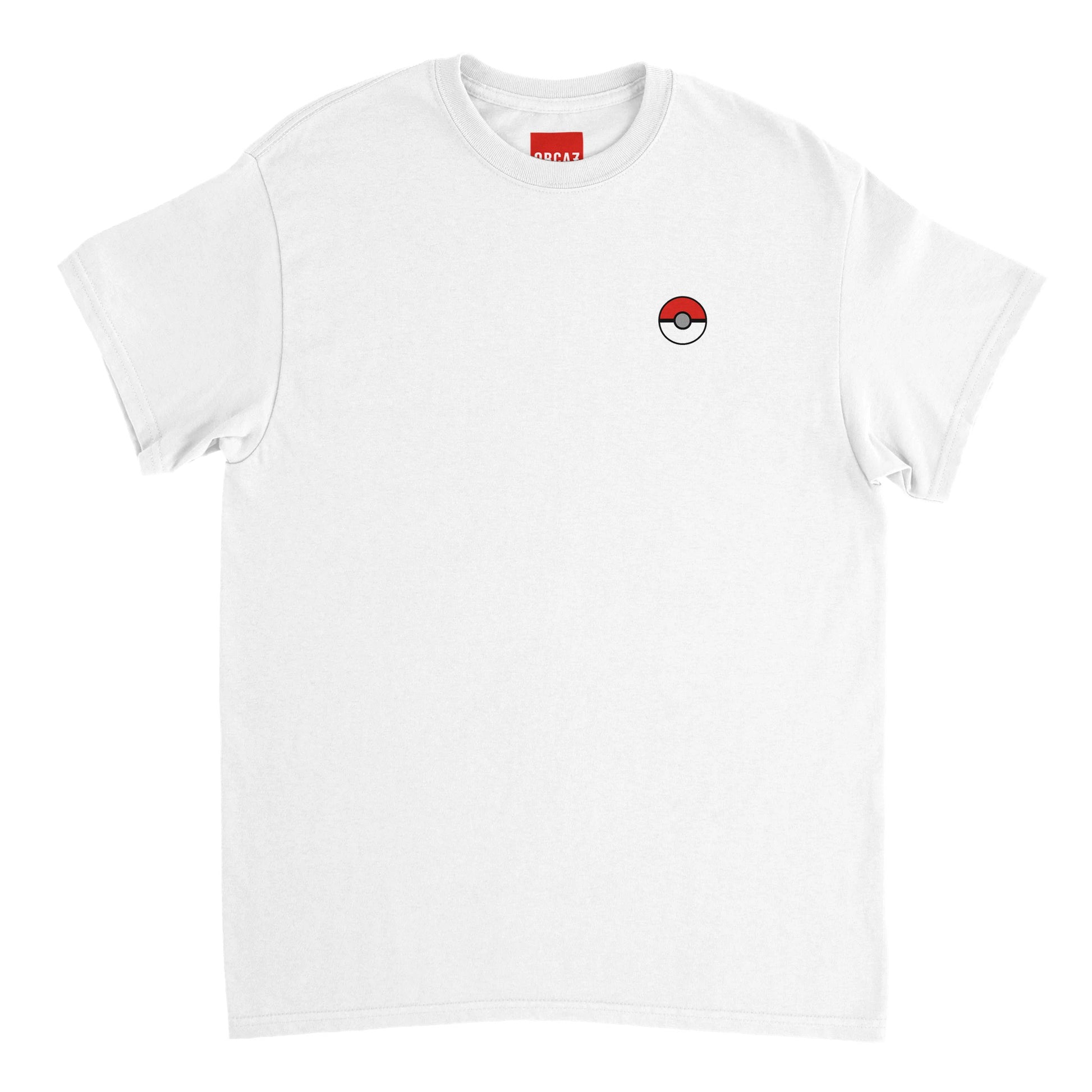 T-shirt blanc avec une Poké Ball imprimée sur le coeur.