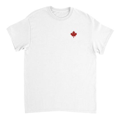 Notre Tshirt blanc à col rond 100% coton brodé sur le coeur d'une feuille d'érable rouge, symbole du Canada