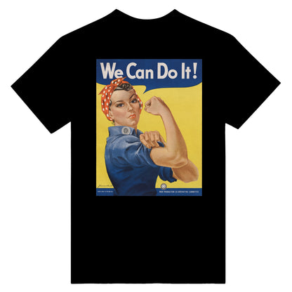 Notre Tshirt noir imprimé dans le dos de la célèbre affiche américaine "We can do it" créée pendant la Seconde Guerre Mondiale pour encourager les travailleuses à produire plus, puis plus tard reprise dans les années 80 comme symbole du féminisme