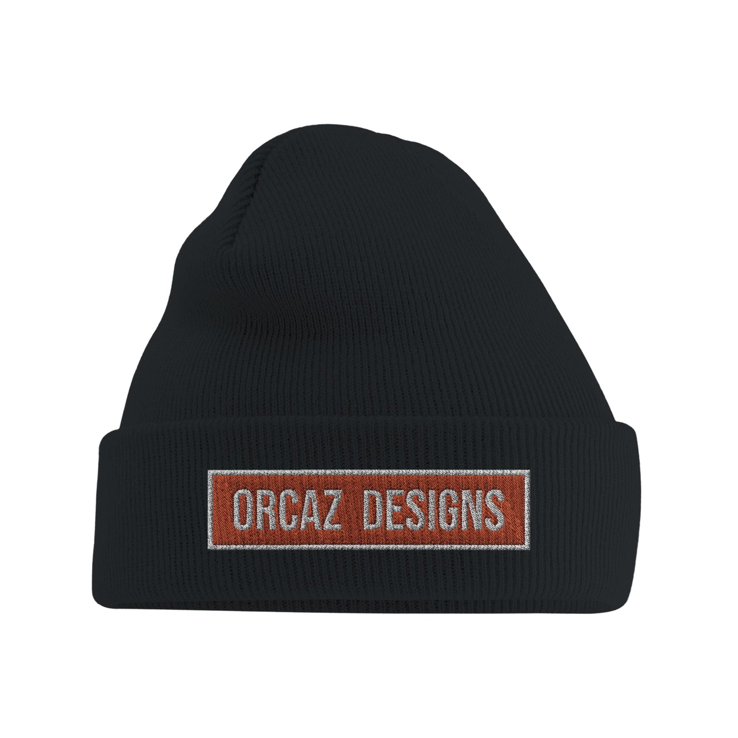 Notre bonnet noir tricoté en maille côtelée double couche avec sa broderie orange Orcaz Designs sur le revers. Un beanie confortable pour rester bien au chaud pendant la saison automne hiver. Inspiré du célèbre skateur américain Mike Carroll, légende du skate.