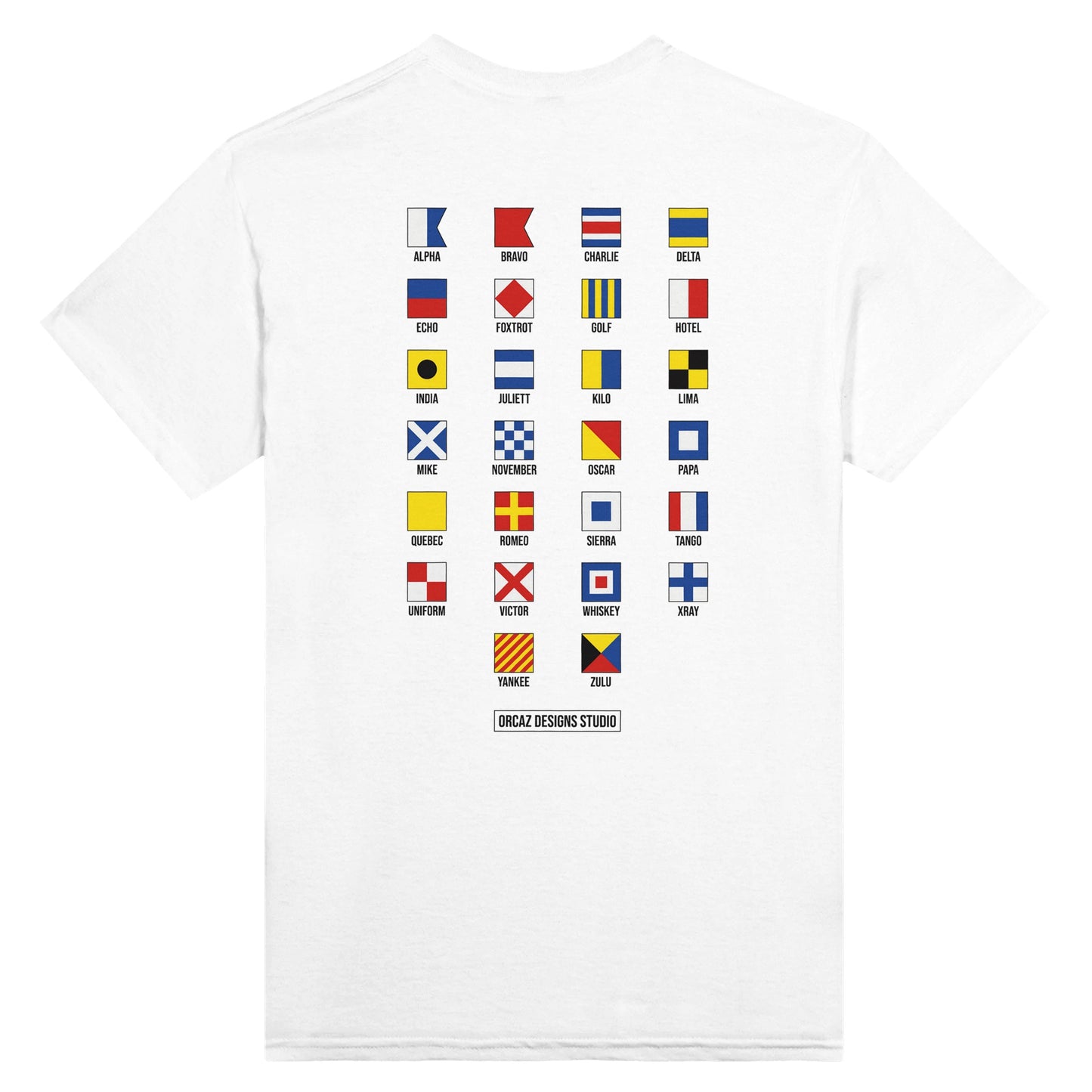 Notre tshirt blanc imprimé dans le dos de notre création originale : un alphabet nautique avec des drapeaux de couleurs